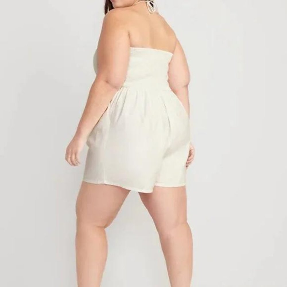 New Old Navy Linen-Blend O-Ring Halter Romper for Women -- 3.inch inseam - Picture 7 of 8